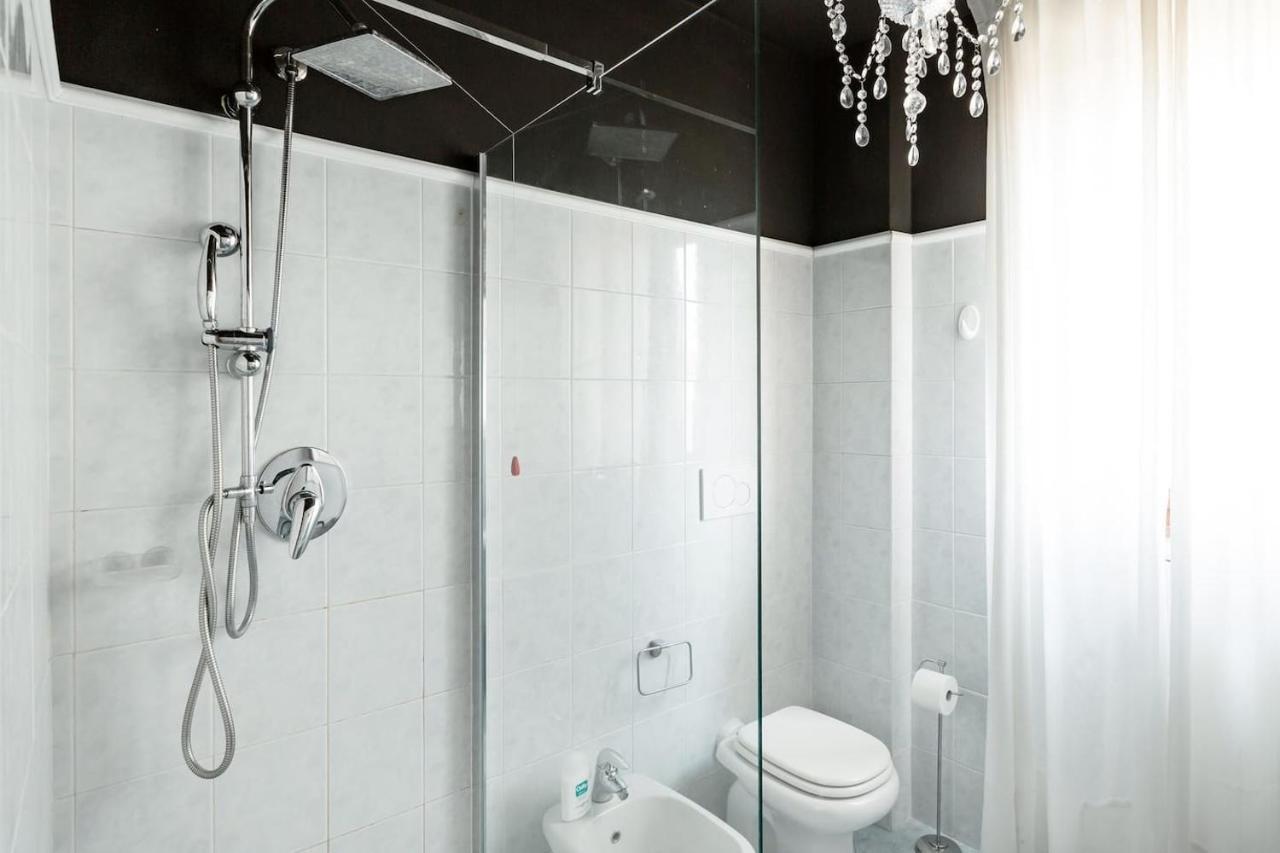 Golden Suite Apartment & Day Use ミラノ エクステリア 写真